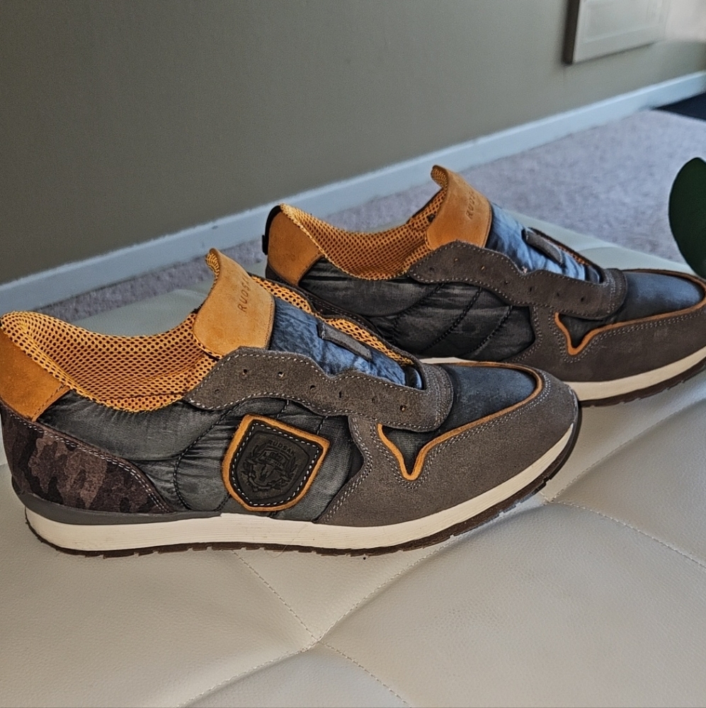 RUDSAK Gray and Orange Sneakers with Sporty Design